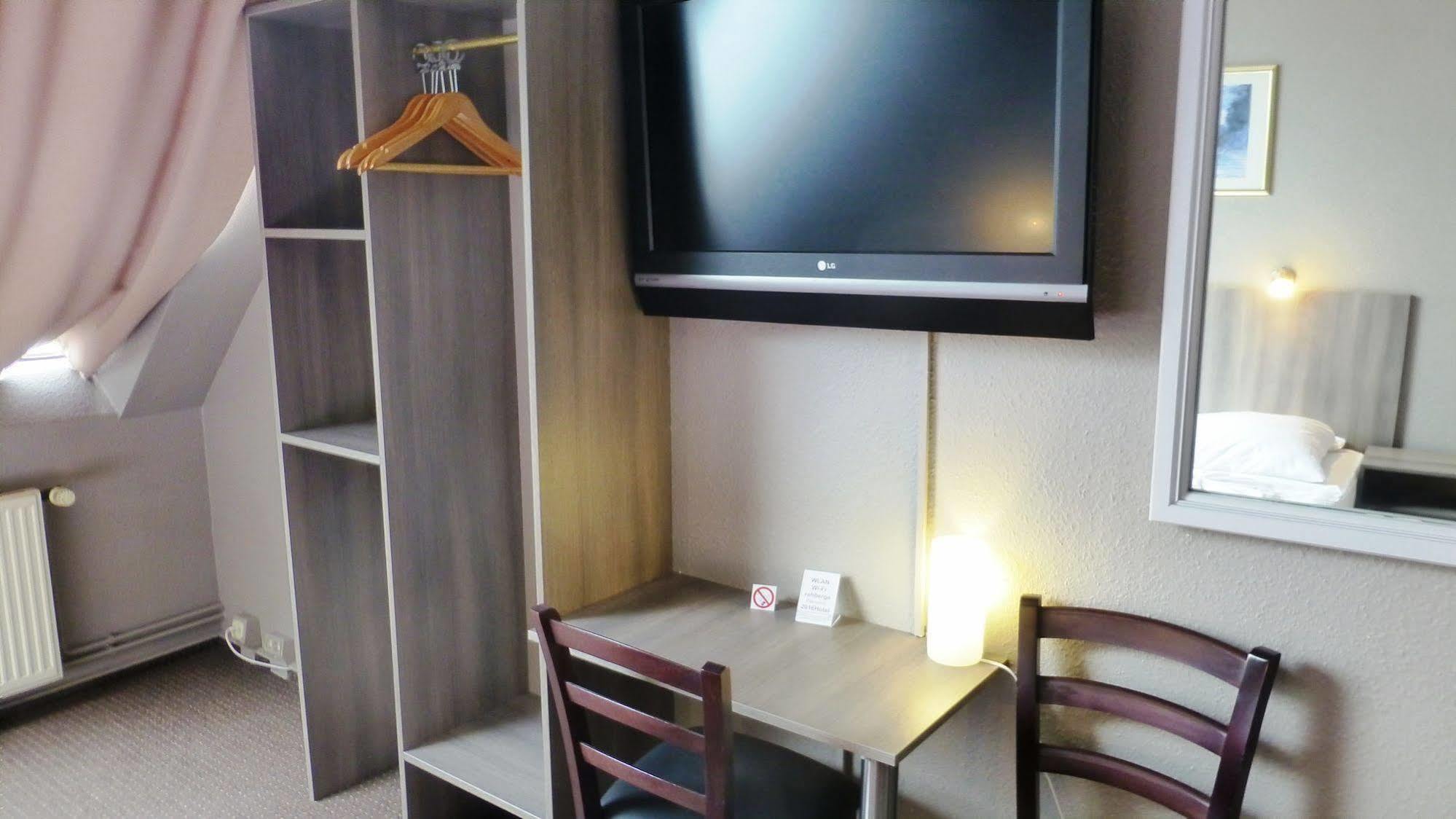 Hotel Rehberge Berlin Mitte Bagian luar foto