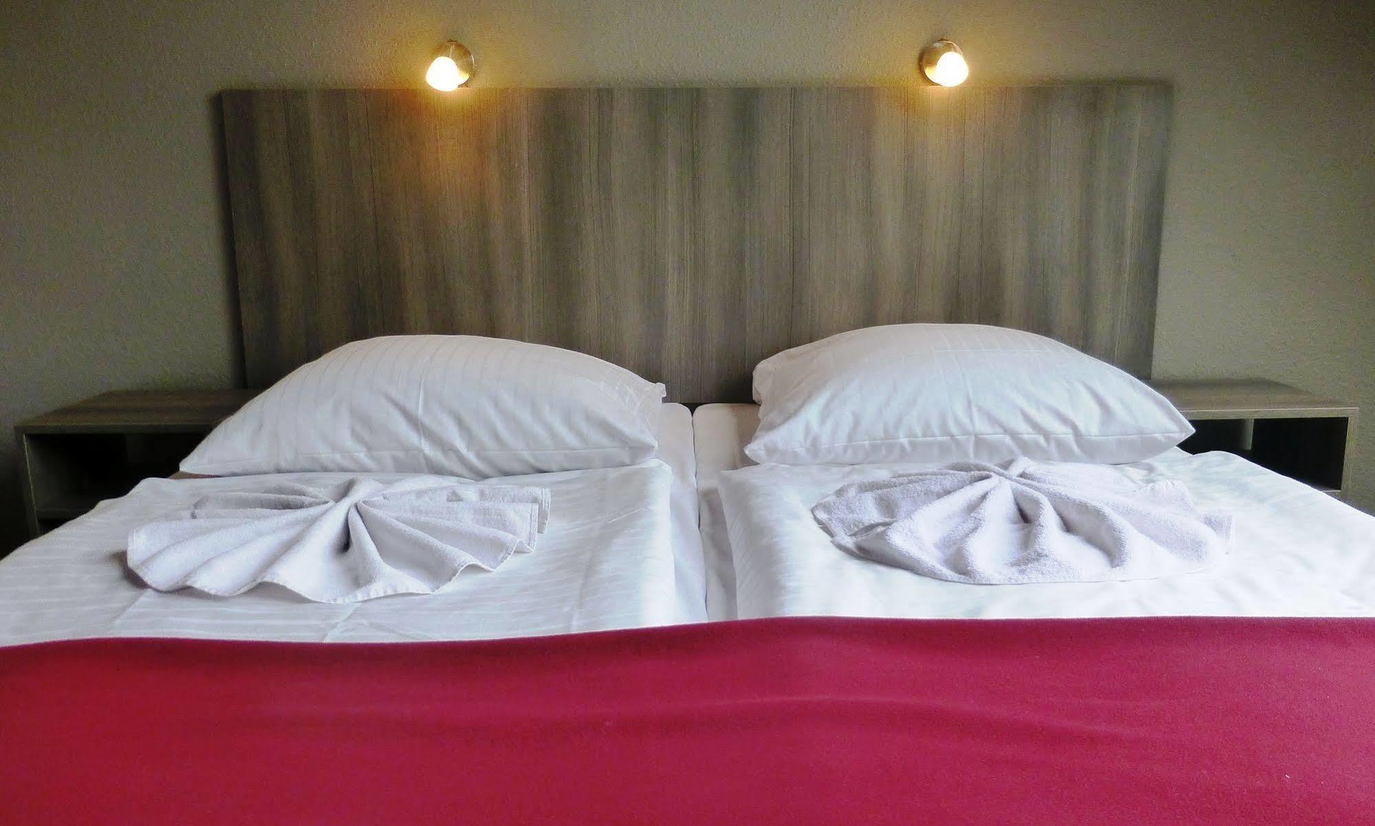 Hotel Rehberge Berlin Mitte Bagian luar foto