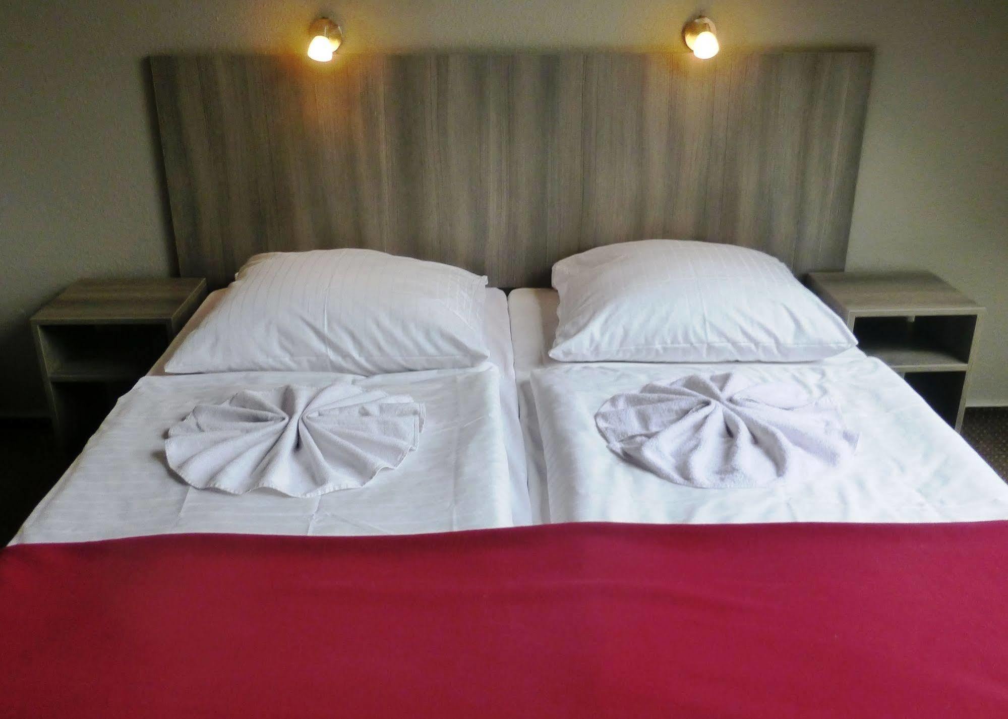 Hotel Rehberge Berlin Mitte Bagian luar foto