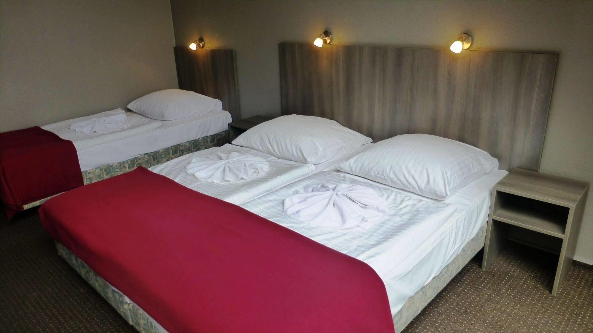 Hotel Rehberge Berlin Mitte Bagian luar foto